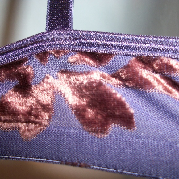 VICTORIA'S SECRET Velour Flocked Demi Bra Size 34C - Picture 5 of 8